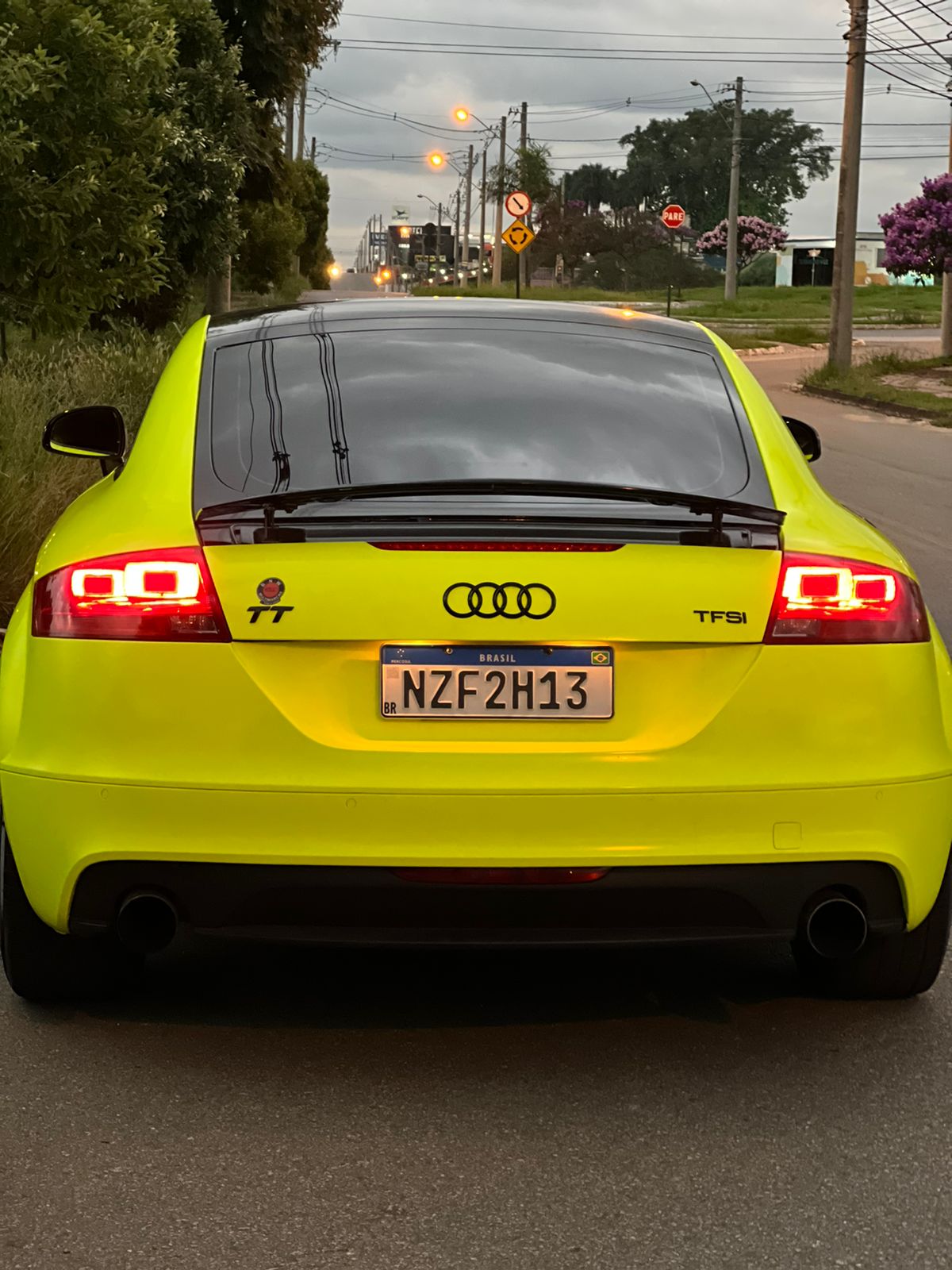 AUDI TT VERDE FLORESCENTE